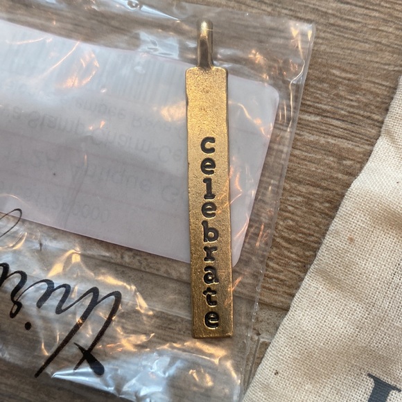 Jewel Kade by Thirty One necklace with multiple pendants - Picture 3 of 5